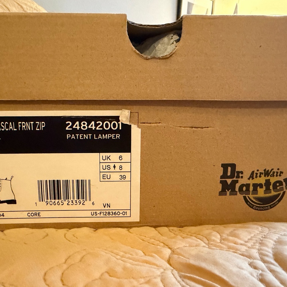 Dr. Martens Patent Lamper Boots